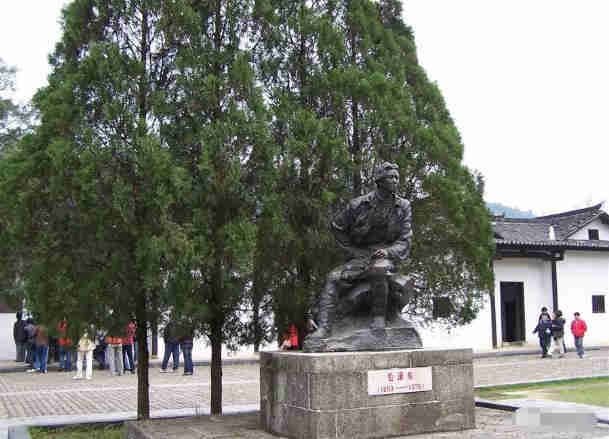<a href=/tour/jd/73.html target=_blank class=infotextkey>大井毛澤東舊居</a>雕像