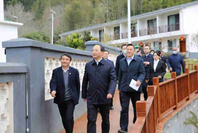 吉安市委書記王少玄一行走進半畝方塘