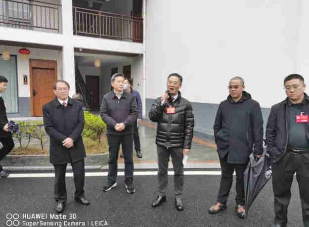 政協(xié)主席李斌向委員們作考察總結(jié)